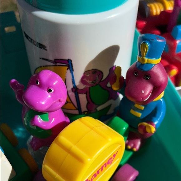 Barney & Baby Bop Lunch Box with Thermos & Action Figure Playset All included 🚒 - Picture 2 of 8